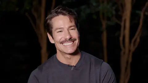 Alejandro Albarracín se despide de Pelayo en Sueños de libertad Alejandro Albarracín se despide de Pelayo en Sueños de libertad