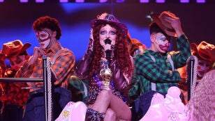 &iexcl;Puro show! Cristina Casta&ntilde;o lo da todo como Chappell Roan con &lsquo;Pink Pony Club&rsquo; 