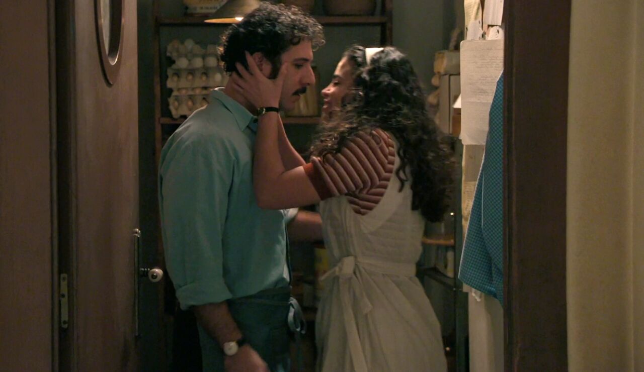 Mabel por fin se deja llevar y besa a Salva 