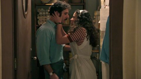 Mabel por fin se deja llevar y besa a Salva 