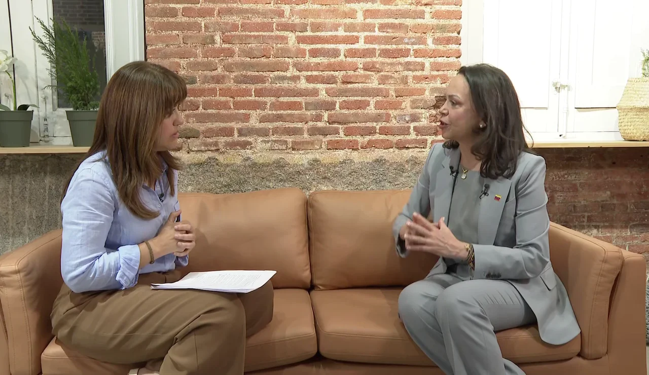 María Corina Machado, sobre el gobierno de Delcy Rodríguez: "Están acatando lo que se les impone de Washington, no por convicción, sino por supervivencia"