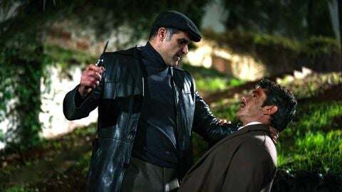 &ldquo;Esta vez voy a acabar el trabajo&rdquo;: &Aacute;lvaro apu&ntilde;ala a Pelayo para proteger el secreto de Beatriz 