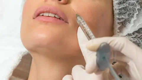 Inyección de un tratamiento estético Inyección de un tratamiento estético