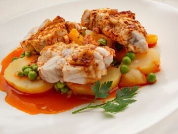 Receta de rape a la gallega con guisantes, de Karlos Argui&ntilde;ano: un plato rico, equilibrado y saludable