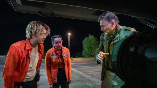 Joe Keery, Georgina Campbell y Liam Neeson en Turno de noche