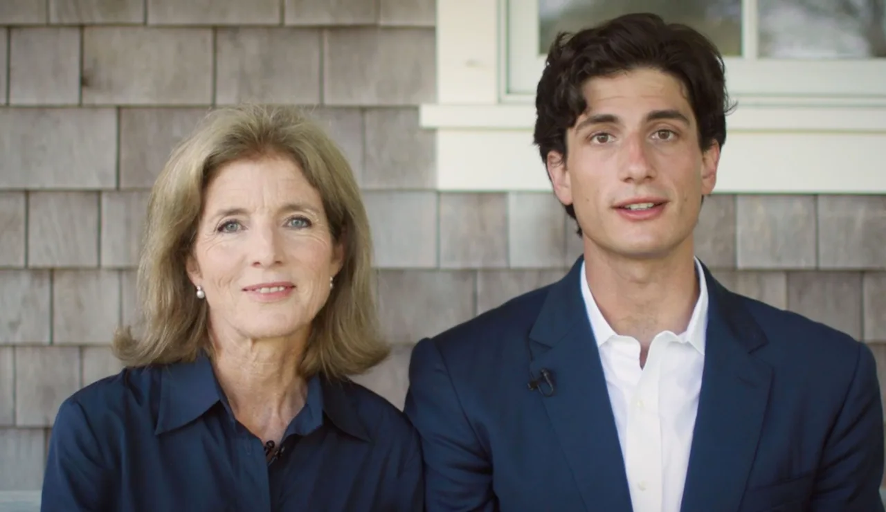 Caroline Kennedy con su hijo Jack Schlossberg