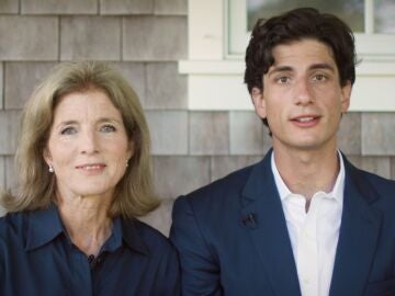 Caroline Kennedy con su hijo Jack Schlossberg
