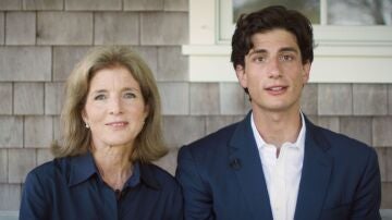 Caroline Kennedy con su hijo Jack Schlossberg
