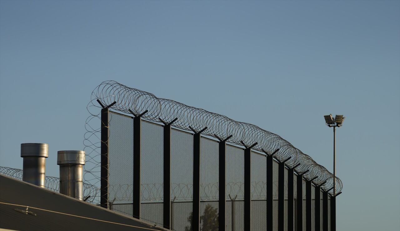 Exterior centro penitenciario.