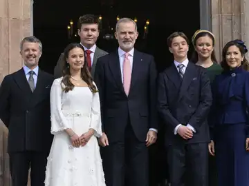 Imagen del rey Felipe VI en la confirmación de la princesa y el príncipe de Dinamarca. Imagen del rey Felipe VI en la confirmación de la princesa y el príncipe de Dinamarca.
