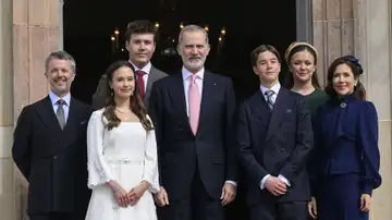 Imagen del rey Felipe VI en la confirmación de la princesa y el príncipe de Dinamarca. Imagen del rey Felipe VI en la confirmación de la princesa y el príncipe de Dinamarca.