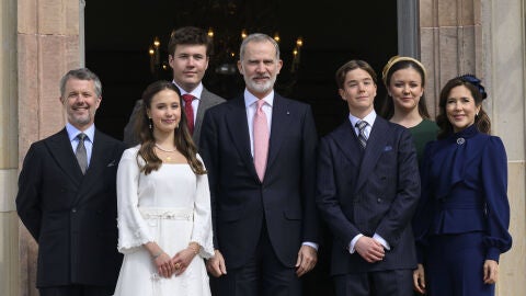 Imagen del rey Felipe VI en la confirmaci&oacute;n de la princesa y el pr&iacute;ncipe de Dinamarca.