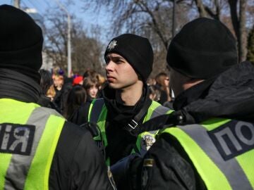  Al menos seis muertos en un ataque a tiros en un supermercado de Kiev (Ucrania)
