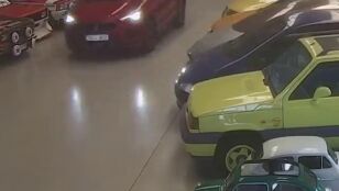 Cae una banda que robaba en empresas de Catalu&ntilde;a para comprar casas y coches de lujo en el extranjero