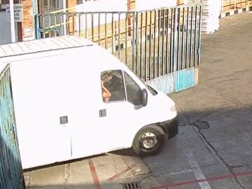 Cae una banda que robaba en empresas de Catalu&ntilde;a para comprar casas y coches de lujo en el extranjero