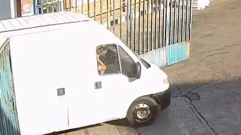 Cae una banda que robaba en empresas de Cataluña para comprar casas y coches de lujo en el extranjero Cae una banda que robaba en empresas de Cataluña para comprar casas y coches de lujo en el extranjero