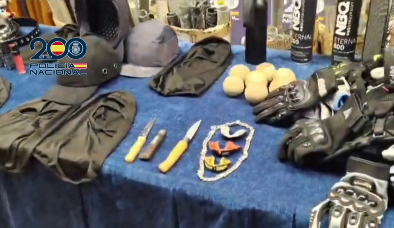 La Polic&iacute;a incauta palos de hierro, cuchillos y lanzadores de bengalas a grupos ultras antes de la final de Copa del Rey 