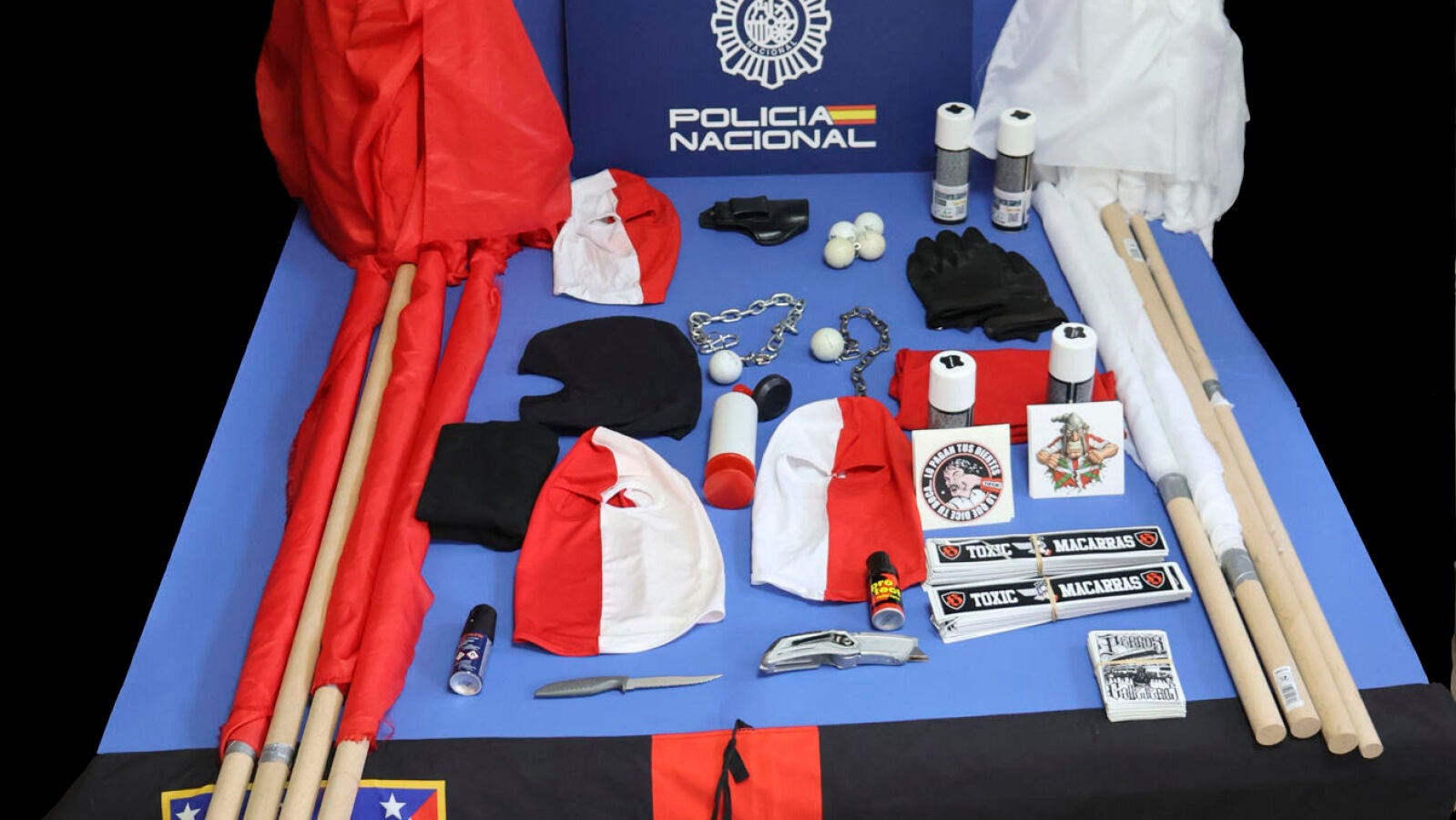 La Policía incauta palos de hierro, cuchillos y lanzadores de bengalas a ultras antes de la final de Copa del Rey 