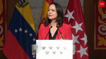 Isabel D&iacute;az Ayuso entrega a Mar&iacute;a Corina Machado la Medalla de Oro de la regi&oacute;n