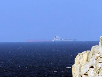 Imagen de archivo de petroleros cruzando el Estrecho de Ormuz.