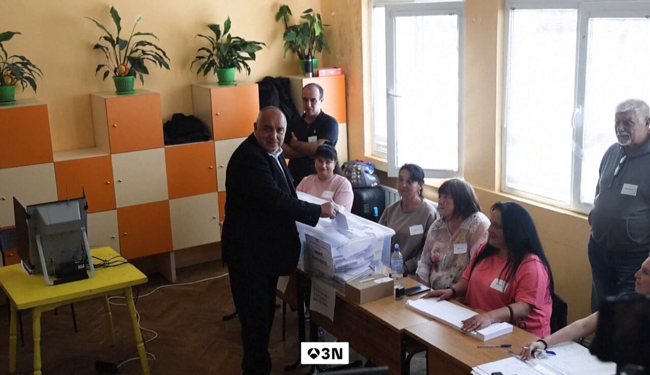 Bulgaria celebra sus octavas elecciones en cinco a&ntilde;os con Radev como favorito