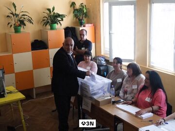 Bulgaria celebra sus octavas elecciones en cinco a&ntilde;os con Radev como favorito
