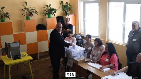 Bulgaria celebra sus octavas elecciones en cinco a&ntilde;os con Radev como favorito
