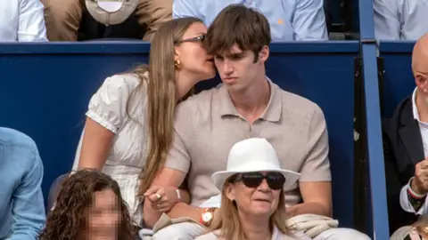 Pablo Urdangarin y su novia, Johanna Zott, y la infanta Cristina en el Conde de Godó Pablo Urdangarin y su novia, Johanna Zott, y la infanta Cristina en el Conde de Godó