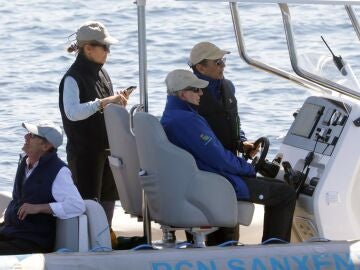 Juan Carlos I abandona Sanxenxo (Pontevedra) tras pasar cinco d&iacute;as y recibir la visita de la infanta Elena