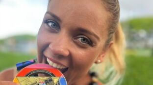 La triatleta e influencer Mara Fl&aacute;via Ara&uacute;jo
