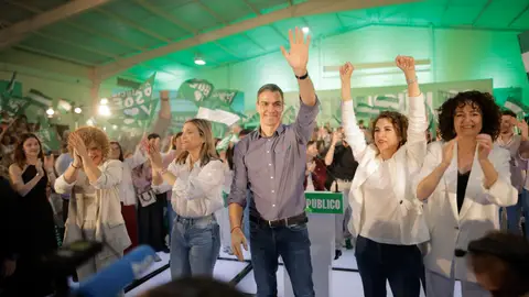 El secretario general del PSOE y presidente del Gobierno, Pedro Sánchez, y la vicesecretaria general del PSOE, secretaria general del PSOE-A y candidata a la Presidencia de la Junta de Andalucía, María Jesús Montero El secretario general del PSOE y presidente del Gobierno, Pedro Sánchez, y la vicesecretaria general del PSOE, secretaria general del PSOE-A y candidata a la Presidencia de la Junta de Andalucía, María Jesús Montero
