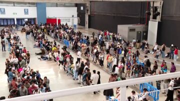 Colas tras el inicio del plazo para la regularizaci&oacute;n de migrantes