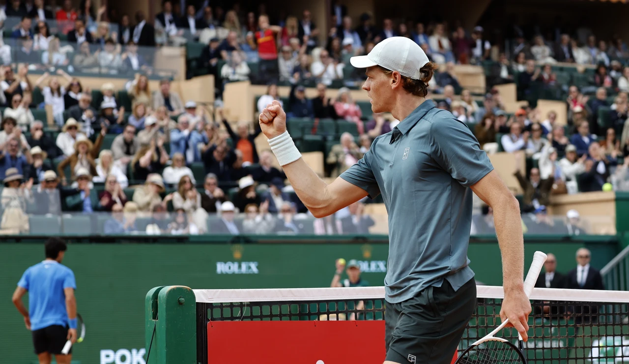 Jannik Sinner celebra un punto en la final de Montecarlo ante Alcaraz