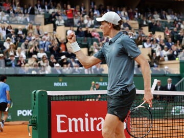 Jannik Sinner celebra un punto en la final de Montecarlo ante Alcaraz