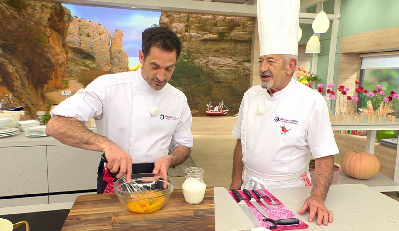 Karlos Argui&ntilde;ano desvela c&oacute;mo hacen la tarta de ciruelas de su restaurante: "Es la que m&aacute;s me gusta de todas"