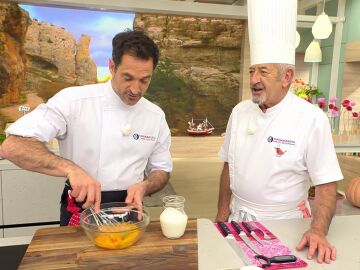 Karlos Argui&ntilde;ano desvela c&oacute;mo hacen la tarta de ciruelas de su restaurante: "Es la que m&aacute;s me gusta de todas"