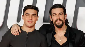 Óscar y Mario Casas en la presentación de la película Ídolos Óscar y Mario Casas en la presentación de la película Ídolos