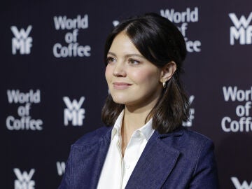Isabelle Junot posando para la prensa