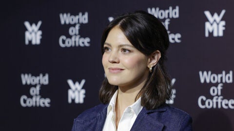 Isabelle Junot posando para la prensa