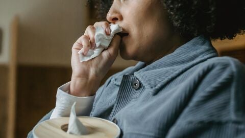 Mujer con alergia