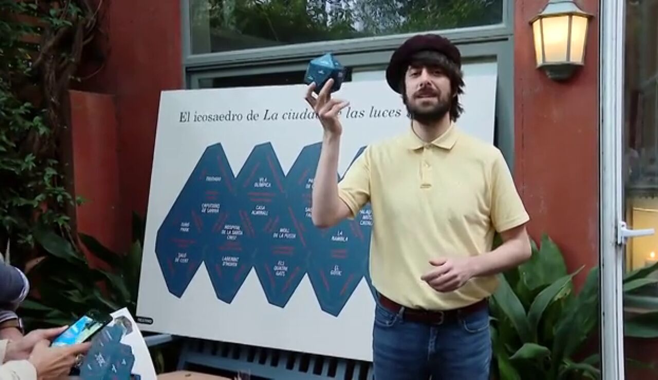 David Ucl&eacute;s, premio Nadal 2026, anticipa el fen&oacute;meno de Sant Jordi con La ciudad de las luces muertas