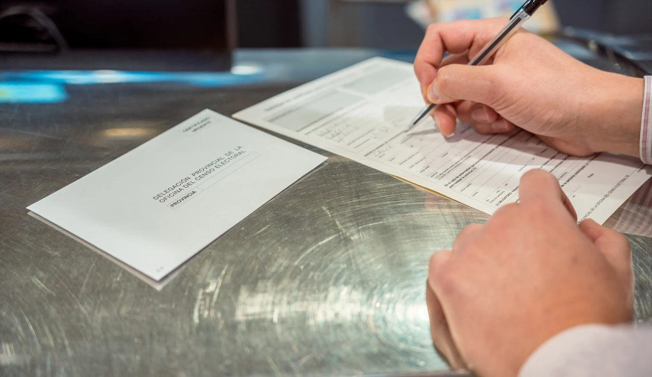 Voto por correo de las Elecciones de Andalucía 2026: qué es la documentación electoral y qué contiene