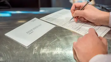 Voto por correo de las Elecciones de Andalucía 2026: qué es la documentación electoral y qué contiene Voto por correo de las Elecciones de Andalucía 2026: qué es la documentación electoral y qué contiene