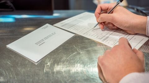 Voto por correo de las Elecciones de Andaluc&iacute;a 2026: qu&eacute; es la documentaci&oacute;n electoral y qu&eacute; contiene