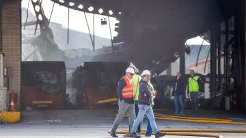 Burgos contacta con ayuntamientos para buscar buses tras el incendio de las cocheras que quem&oacute; la mitad de su flota