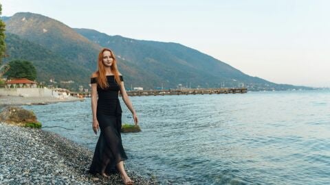 Invitada de una boda vestida de negro
