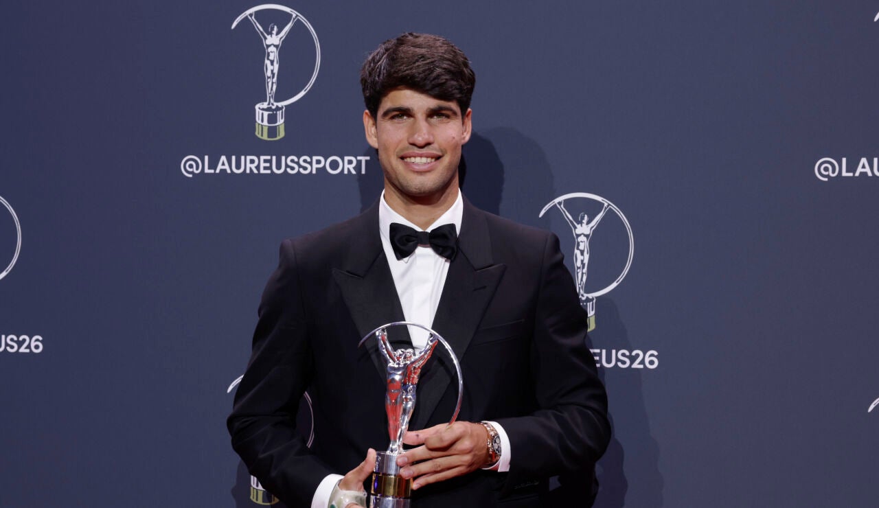 Carlos Alcaraz, con el galard&oacute;n de mejor deportista del a&ntilde;o en los Laureus