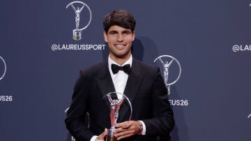 Carlos Alcaraz, con el galard&oacute;n de mejor deportista del a&ntilde;o en los Laureus