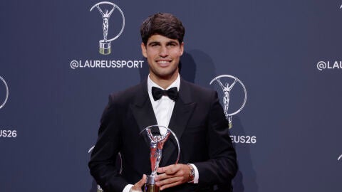 Carlos Alcaraz, con el galard&oacute;n de mejor deportista del a&ntilde;o en los Laureus