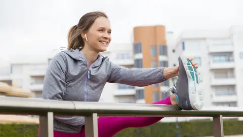 Mujer haciendo deporte Mujer haciendo deporte